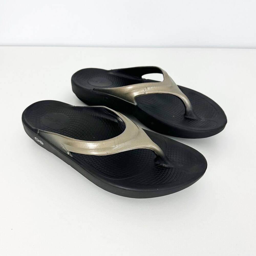 OOFOS OOlala Luxe Latte Thong Sandals